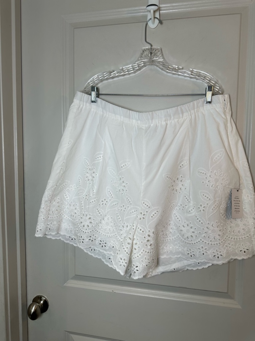 NEW ELOQUII Cotton White Pleated Eyelet Beachy Coastal Shorts, Size 20 - Picture 2 of 8